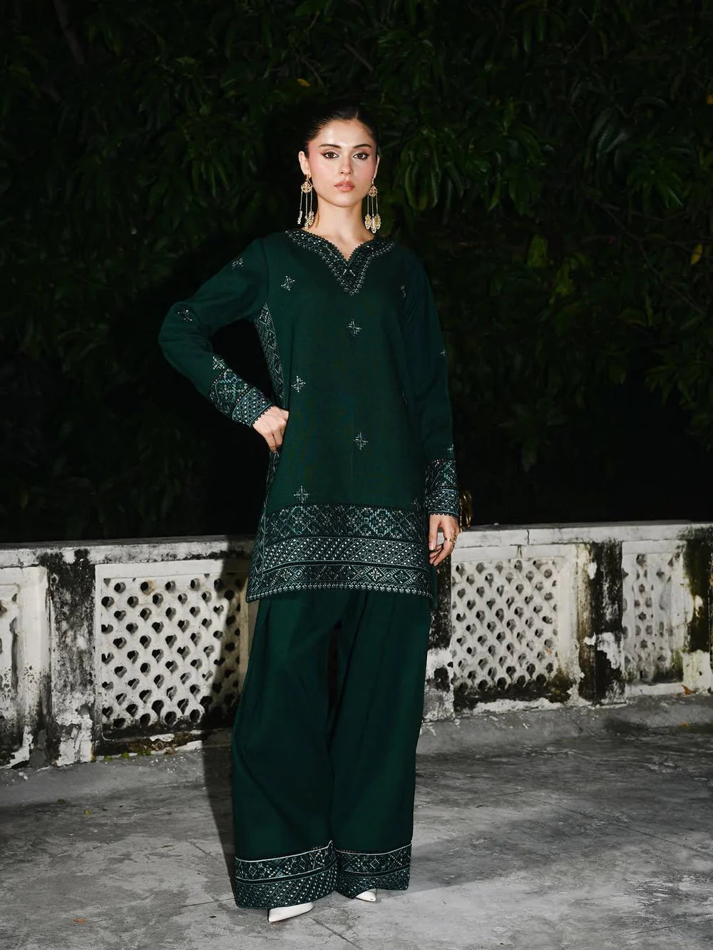 ZARNISH LAWN SET ( FARSHI SHALWAR )
