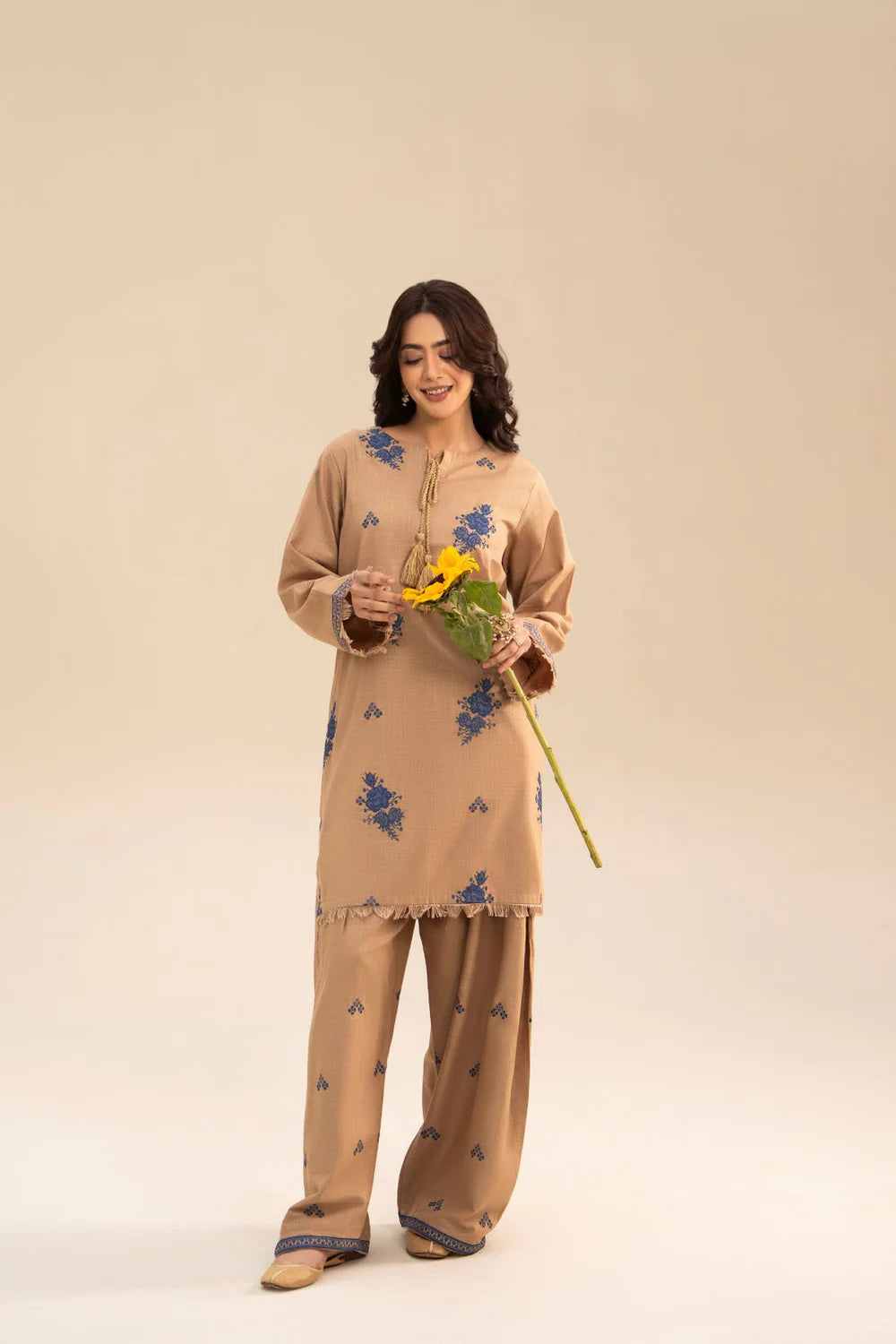 REEZA LAWN SET( FARSHI SHALWAR )