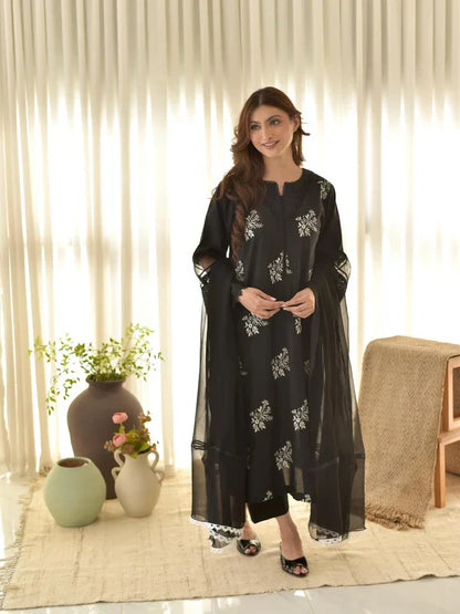Horiya Lawn Co-ord Set 3 Piece - Stitch Outfit