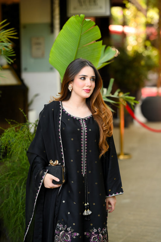 NOUN LAWN 3PC WITH FARSHI SHALWAR